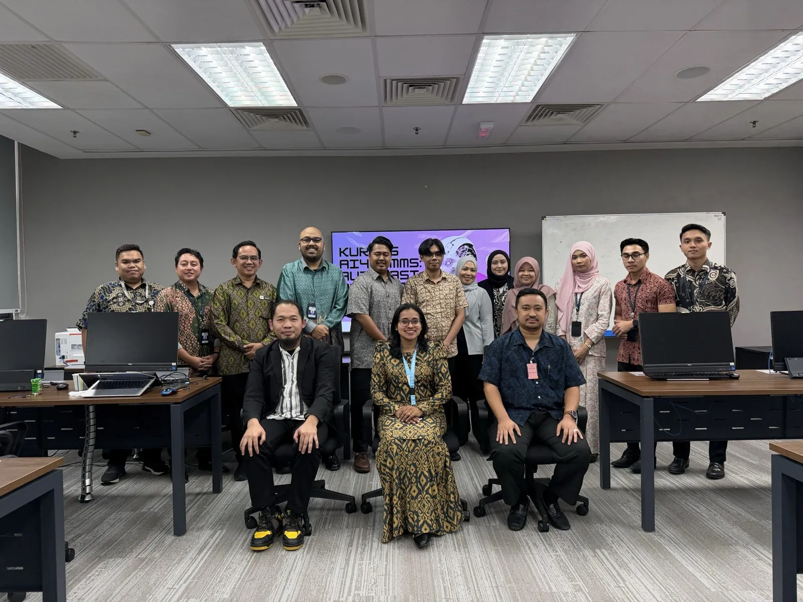Gambar kumpulan peserta Unit Komunikasi Korporat, KESUMA