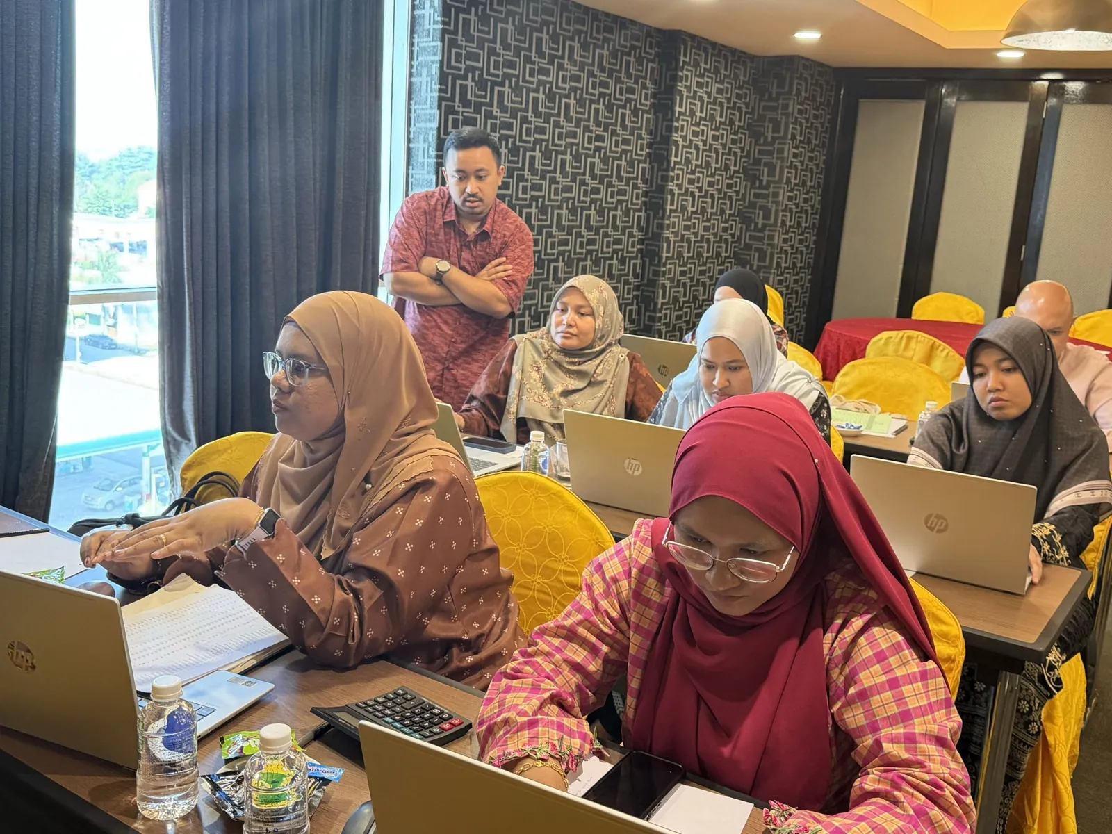 Peserta Zakat Perak mencuba tugasan dengan AI